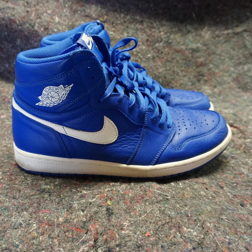 Jordan 1 Hyper Royal - Size 12